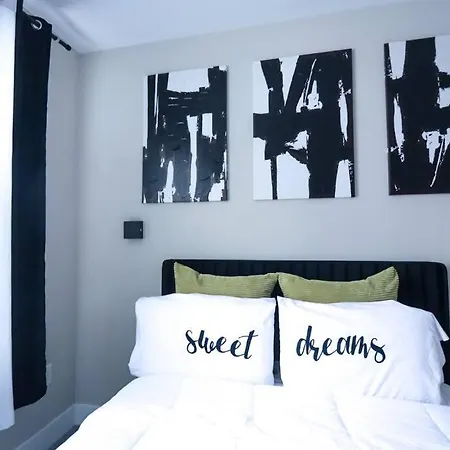 The Moo Lounge Apartment